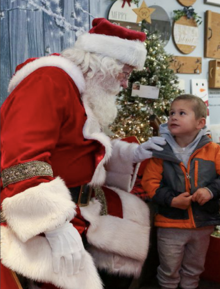 Wallingford Holiday Stroll Recommences